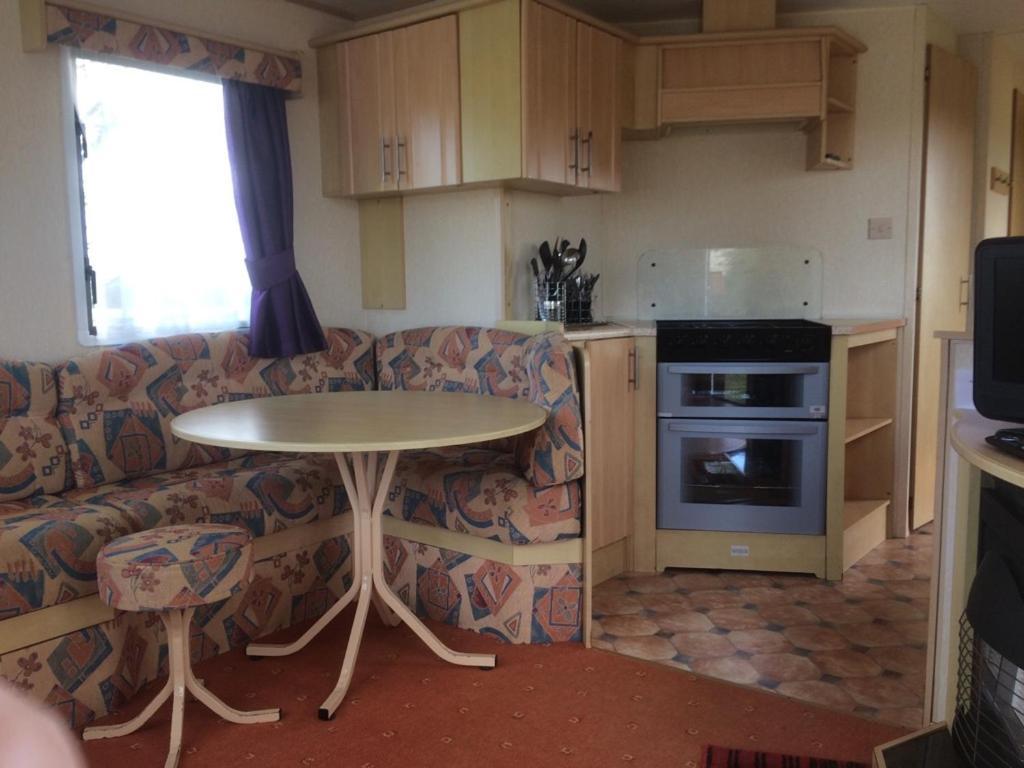 Cosy Caravan At Blackmoor Farm Ludchurch Экстерьер фото